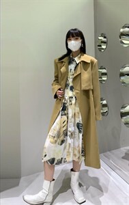 秋季新款 极简垫肩风衣图片