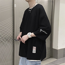 黑色