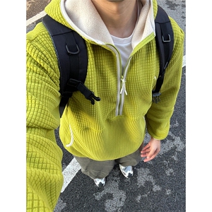高品 户外情侣抓绒衣连帽卫衣保暖肌理格套头上衣男女 A1080-P70图片