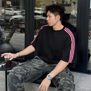 抖音得物品质二开240克宽松纯棉美式潮牌印花三条杠中性风短袖T恤图片