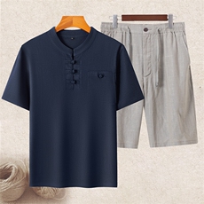 深蓝上衣＋浅灰短裤