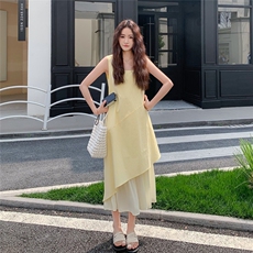 奶黄色吊带连衣裙女2025夏季新款法式设计感时尚显瘦海边度假长裙，女装连衣裙，2C206