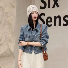 现货2025年春季翻领牛仔外套短款夹克时尚复古风，女装牛仔外套，莜菲儿