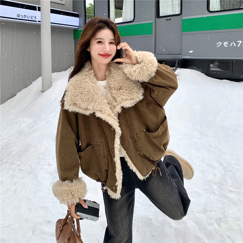 卡其色羊羔毛外套女冬2025超火好看高级小众加绒加厚短款派克棉服,女装短外套,2D001