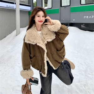 卡其色羊羔毛外套女冬2025超火好看高级小众加绒加厚短款派克棉服图片