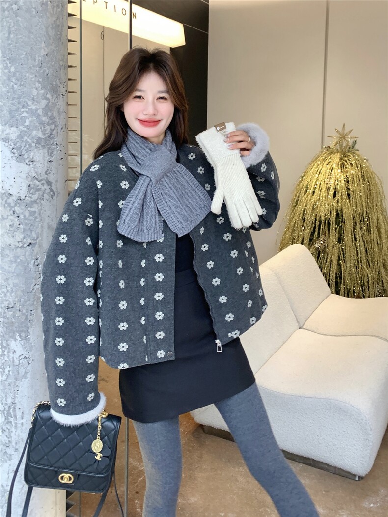 韩版花苞服细毛呢碎花印花带围巾毛绒内里外套,女装短外套,茵姿媚