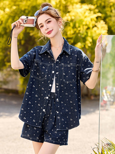 休闲复古印花牛仔套装女2025夏季新款短袖衬衫洋气减龄短裤两件套图片