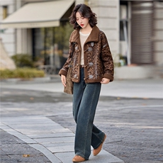 现货！2025冬季新款气质时尚时髦亮眼豹纹皮毛一体外套，女装羊羔毛/颗粒绒，魅影