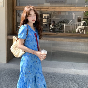 设计感蓝色碎花连衣裙女2025夏新款茶歇儿刺绣长裙收腰显瘦a字裙图片