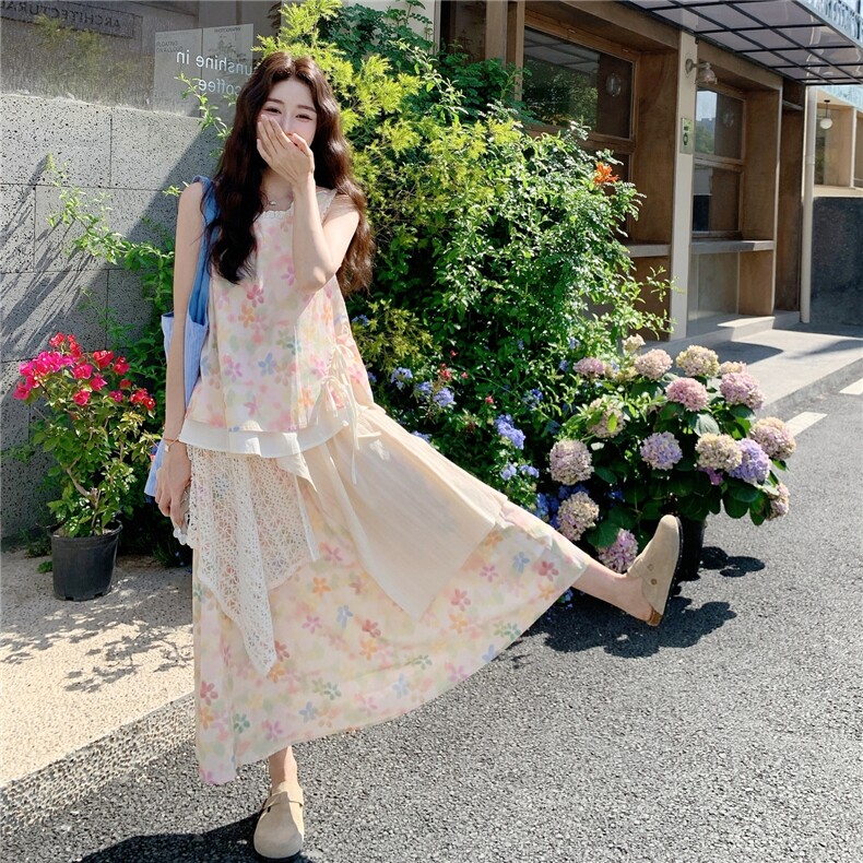 法式复古碎花无袖背心上衣女夏季新款设计感拼接蕾丝半身裙两件套,女装套装/套裙,2C375