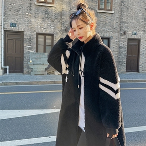 高级感炸街黑色皮毛一体羊羔毛外套女冬韩系中长款加厚颗粒绒大衣图片