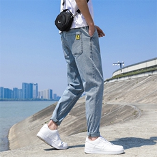 浅蓝色