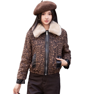 高端欧货2024新款麂皮拼接皮毛一体加绒加厚机车服豹纹外套女冬图片