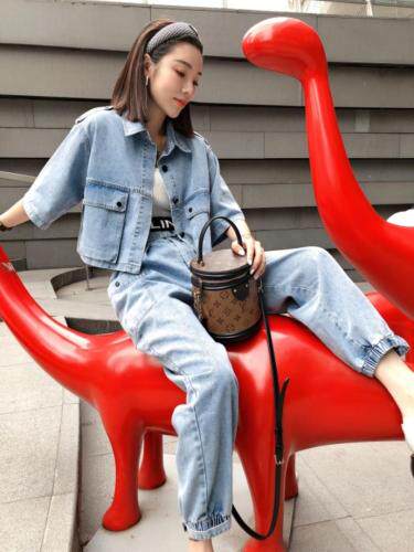 牛奶丝套装，超赞款，人人补单，女装职业装，一杭