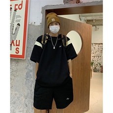 黑色