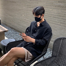 黑色
