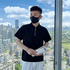 黑色