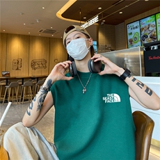 墨绿色