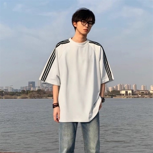 抖音得物品质二开240克宽松纯棉美式潮牌印花三条杠中性风短袖T恤图片