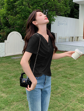 短袖螺纹棉t恤2024夏季新短款不规则下摆开叉设计感小众v领上衣装，女装T恤，鑫慧