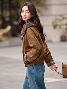 现货2025冬装新款女士时尚经典毛领可脱卸羽绒服图片