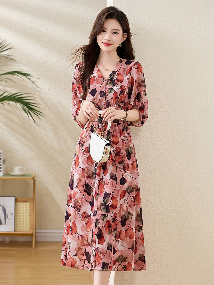 高级感印花中袖连衣裙女2025夏季新款松紧收腰显瘦V领气质长裙子,女装连衣裙,臻衣坊