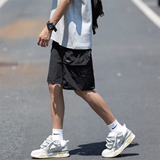 黑色