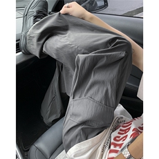 深灰色
