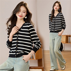 早秋季v领针织开衫女短款秋装2025新款外搭洋气毛衣外套春秋百搭，女装羊毛衫，艾米