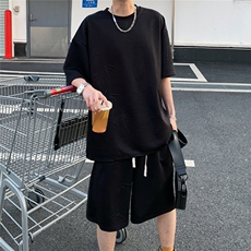 黑色