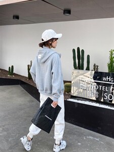 帽子贴标卫衣图片