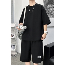 黑色