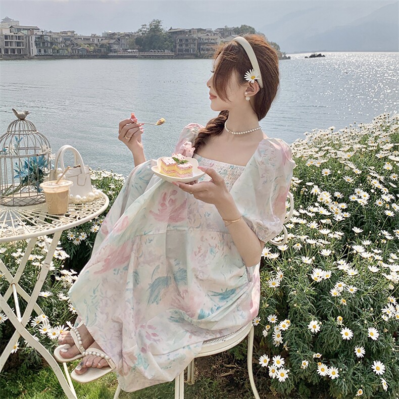 甜美法式泡泡袖连衣裙女夏新款温柔风可爱方领初恋系印花度假裙子,女装连衣裙,2C088