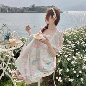 甜美法式泡泡袖连衣裙女夏新款温柔风可爱方领初恋系印花度假裙子图片