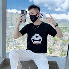 黑色