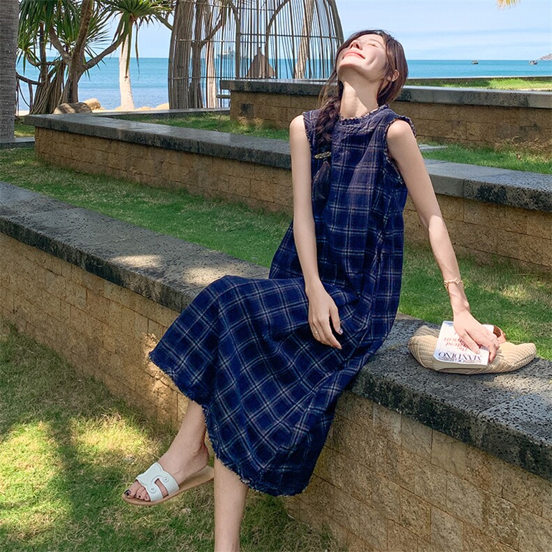 休闲蓝色无袖格子连衣裙女夏2025新款超火巨好看显瘦独特漂亮长裙,女装连衣裙,2D080