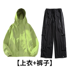 果绿色上衣＋黑色裤子