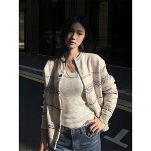 中年女装2025秋装新款羊毛混纺针织开衫外搭妈妈百搭春秋直筒上衣图片