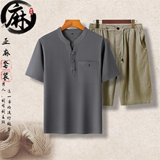 深灰上衣＋豆绿短裤