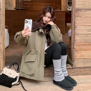 羊羔毛大翻领派克服女2025冬白鸭绒韩版宽松加厚保暖牛角扣羽绒服图片