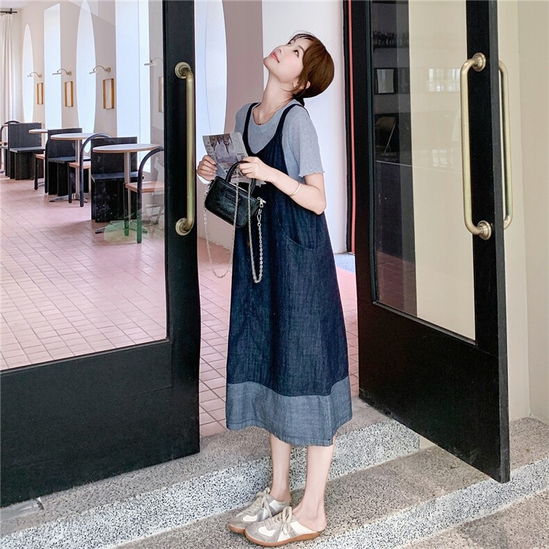 俏皮减龄撞色淡人牛仔背带裙套装女2025夏季减龄百搭款T恤两件套图片