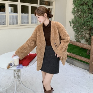 咖色美拉德复古V领羊羔毛外套女2025冬慵懒风保暖加厚毛绒绒上衣图片