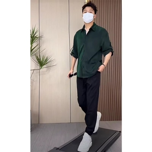 男尚夏季轻奢渐变设计师款液态彩色波光垂感透气宽松五分袖衬衫男图片