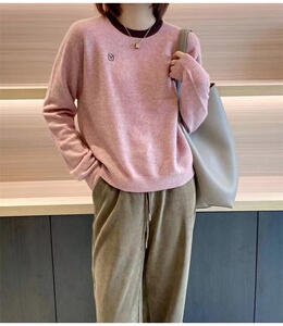 时尚百搭拼色刺绣圆领针织衫女春秋宽松毛衣撞色羊毛打底衫图片