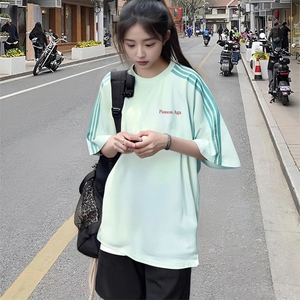 抖音得物品质二开240克宽松纯棉美式潮牌印花三条杠中性风短袖T恤图片