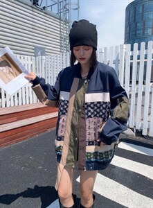 拼接款棒球服图片