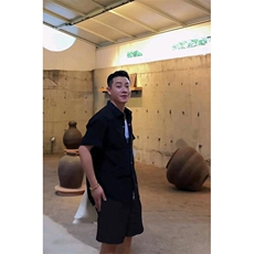 黑色