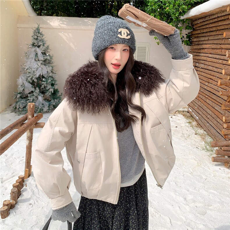 现货可推2025冬装新款气质短款90白鸭绒真羊卷毛大毛领派克羽绒服，女装羽绒服，时尚风爆