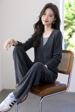 2025年秋时尚假两件套头撞色圆领休闲套装，女装套装/套裙，依恋蒂丝