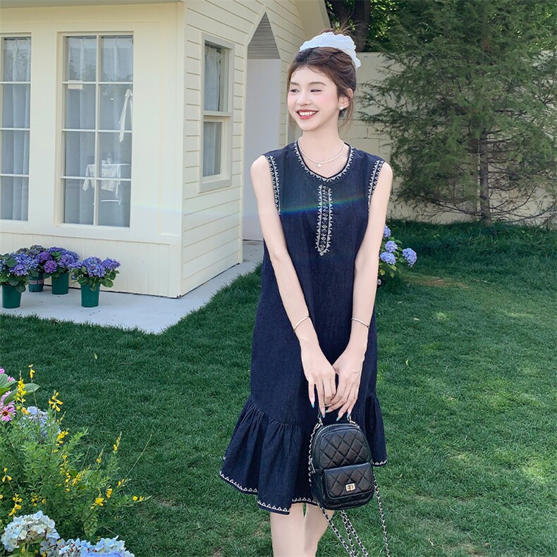 刺绣无袖牛仔连衣裙女夏2025新款小个子俏皮减龄流行超火爆款森系，女装牛仔裙，浙宝220